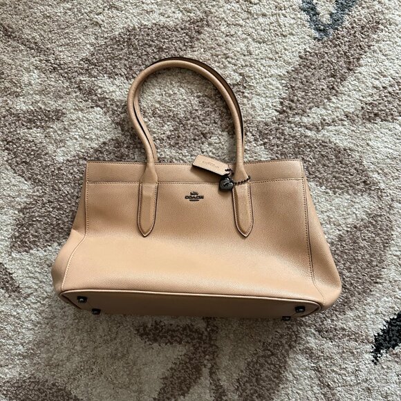 COACH Bailey Carryall Shoulder Bag with Black Coach Heart Keychain - Picture 2 of 8